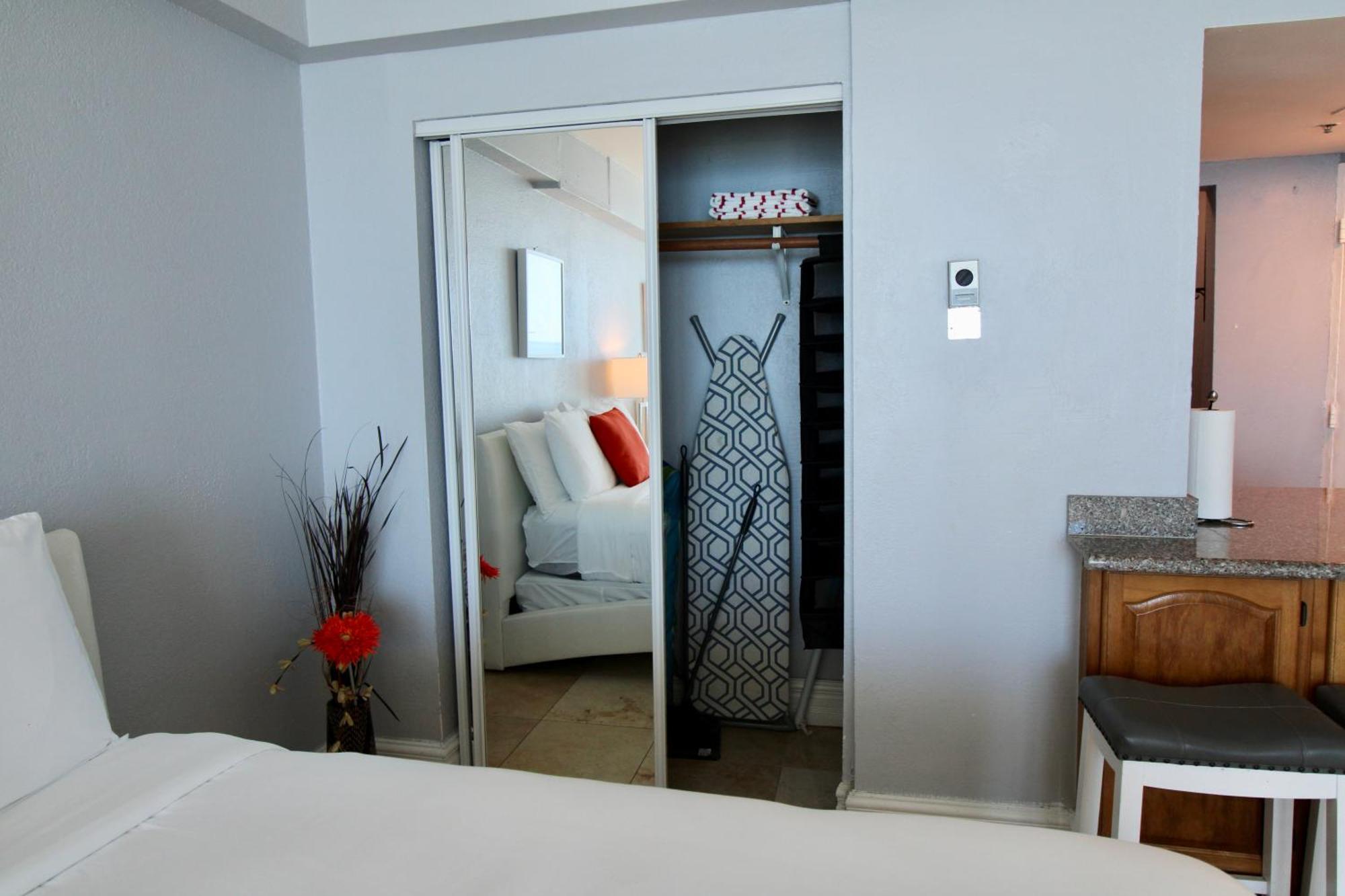 Castle 828 Oceanfront View With Balcony, Pool, Tennis, Beach Access And Free Parking! Miami Beach Exterior photo