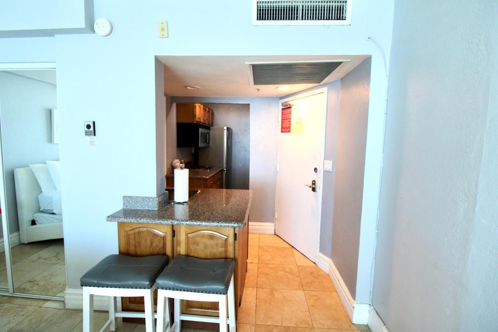 Castle 828 Oceanfront View With Balcony, Pool, Tennis, Beach Access And Free Parking! Miami Beach Exterior photo